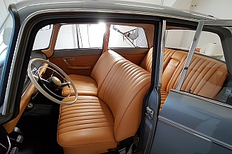 Peugeot 404 Poster und Panels nach Restaurierung