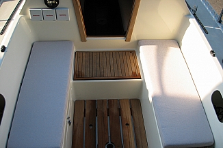 Neue Kissen für ein Segelschiff im Aussenbereich. Neue Kissen für ein Segelschiff im Aussenbereich.