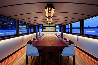 Umbau eines Kursschiffes in ein Eventschiff Umbau eines Kursschiffes in ein Eventschiff