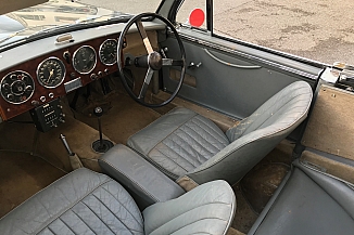 Ein Blick ins Interieur zeigt aber, dass hier der Zahn der Zeit doch arg genagt hat. Ein Blick ins Interieur zeigt aber, dass hier der Zahn der Zeit doch arg genagt hat.