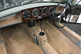Das Interieur mit den neuen Teppichverkleidungen... Das Interieur mit den neuen Teppichverkleidungen...