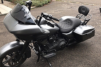 Neubezug eines Motorradsattels Neubezug eines Motorradsattels