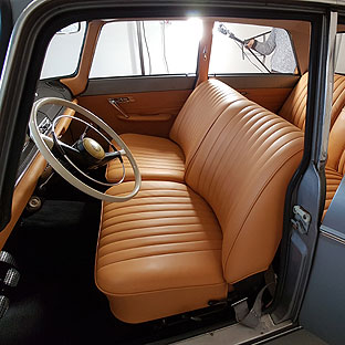 Bei Oldtimern waren Kopfstützen unüblich... Bei Oldtimern waren Kopfstützen unüblich...
