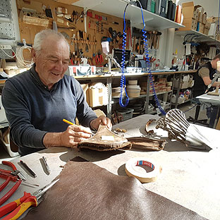 Handarbeit und viel Geduld Handarbeit und viel Geduld