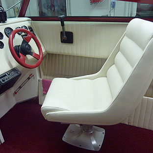 Neubezug und Polsterung eines Motorbootes. Neubezug und Polsterung eines Motorbootes.