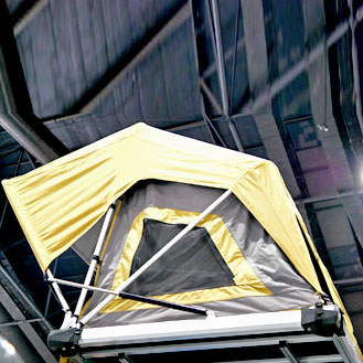 Repariertes Aufbauzelt für Offroad Camper Repariertes Aufbauzelt für Offroad Camper