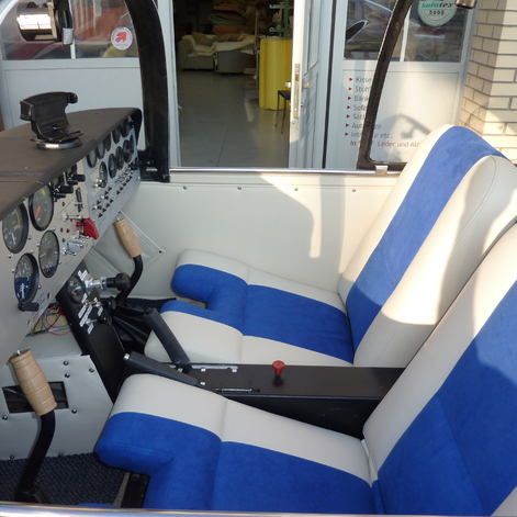Zusammen mit den neuen Seitenpaneelen wirkt das Cockpit mit seinen neuen Sitzen nun edel und ger�umig.