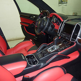 Gleiches Auto mit Kundenwunsch-Interieur Gleiches Auto mit Kundenwunsch-Interieur