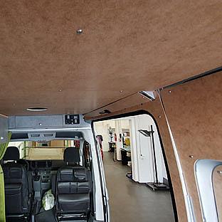 Neue Verkleidung für Dachhimmel und Seitenwände Neue Verkleidung für Dachhimmel und Seitenwände
