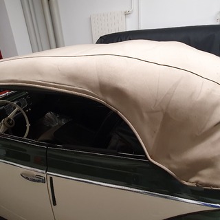 Dieses Cabrioverdeck von einem VW-Käfer ist leider nicht mehr sinnvoll zu retten.