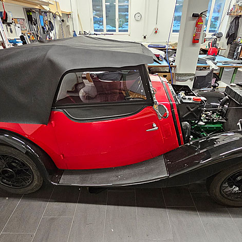 Auch dieser Morris Oldtimer wird vollumfänglich restauriert und erhält ein neues
Verdeck.