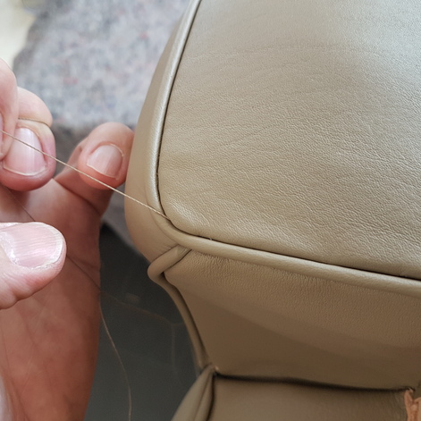 Mit etwas Fleiss und viel Geschick wird die Naht wieder wie neu.