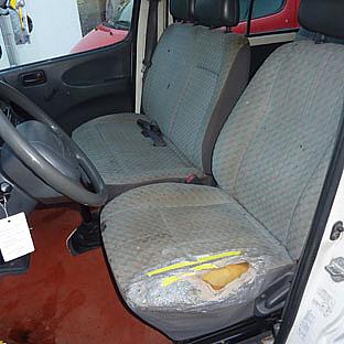 Starker Schaden am Fahrersitz Starker Schaden am Fahrersitz