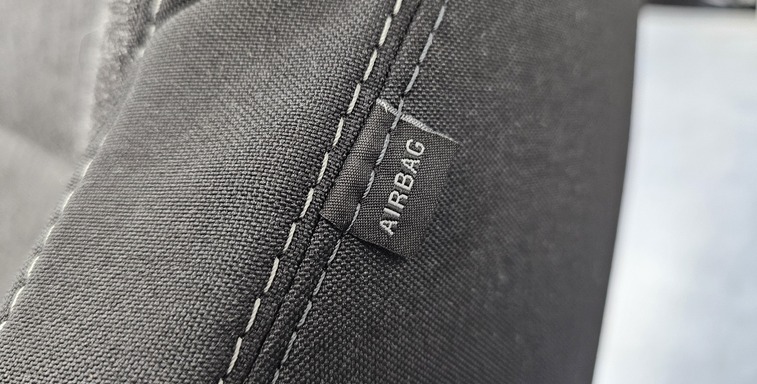 Autositz mit Airbag reparieren