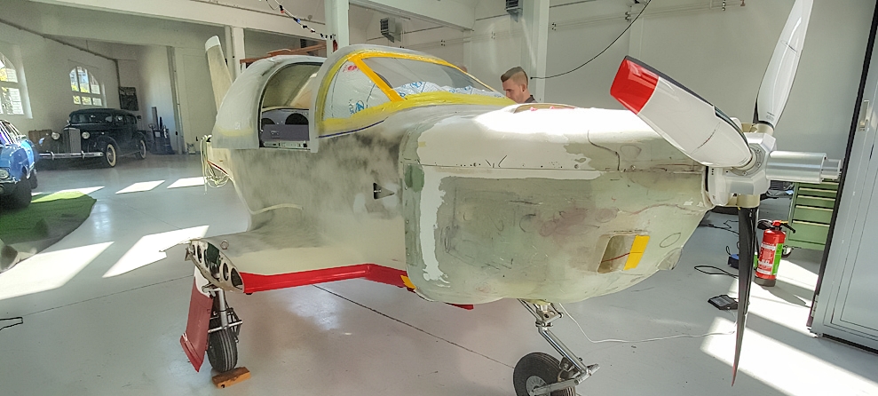 In unserer Sattlerei haben wir viel Platz f�r Arbeiten an Ihrem Flugzeug.