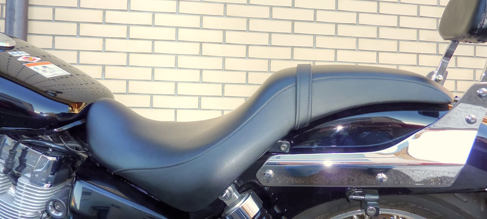Motorradsattel mit Mass�nderung f�r bessere Passform und individuellen Fahrkomfort.