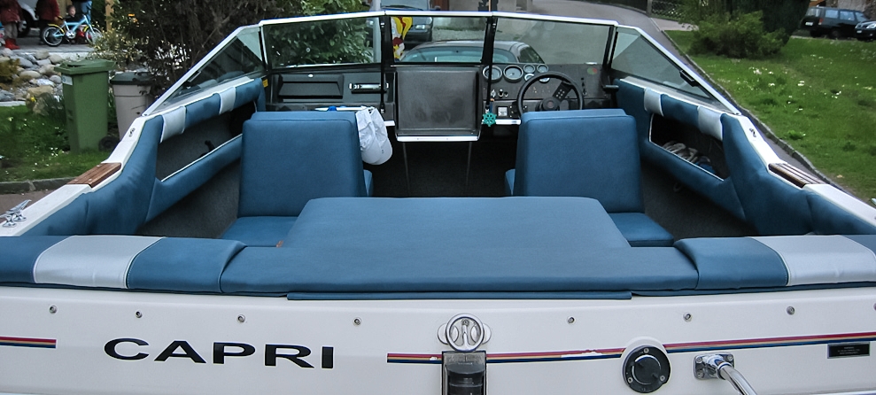 Umfassend: Neue Polster mit neuen �berz�gen f�r das gesamte Boot.