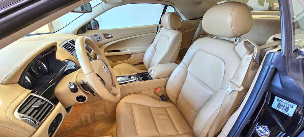 Neu bezogenes Lederinterieur
